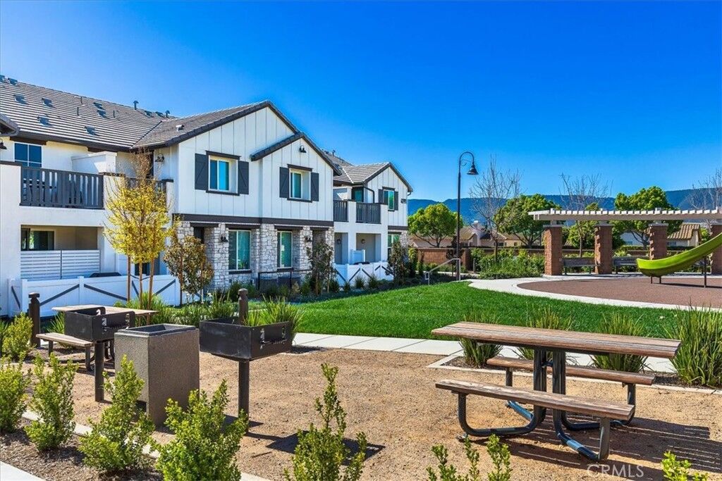 Property Photo: 41976 Isadora 902 CA 92562