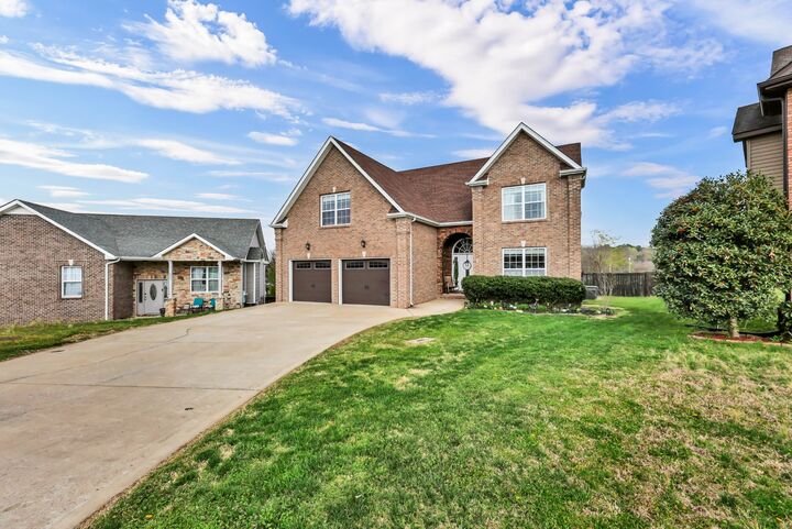Property Photo: 820 Carousel Ct TN 37043