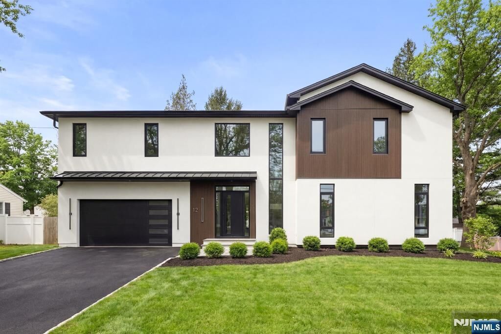 Property Photo:  12 Meadow Court  NJ 07648 