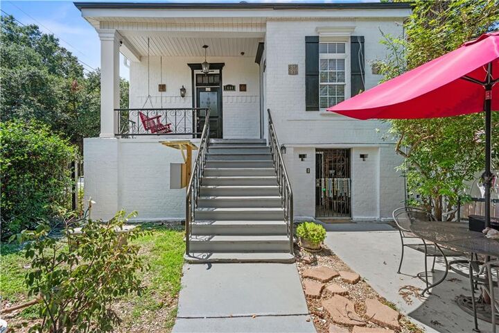 Property Photo:  7600 Burthe Street Upper  LA 70118 