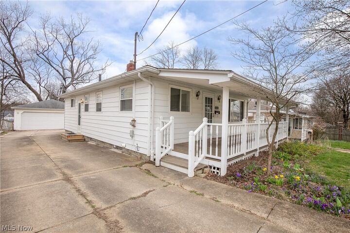 Property Photo:  401 Moody Street  OH 44305 