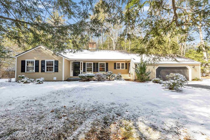 Property Photo:  28 Wendover Way  NH 03110 