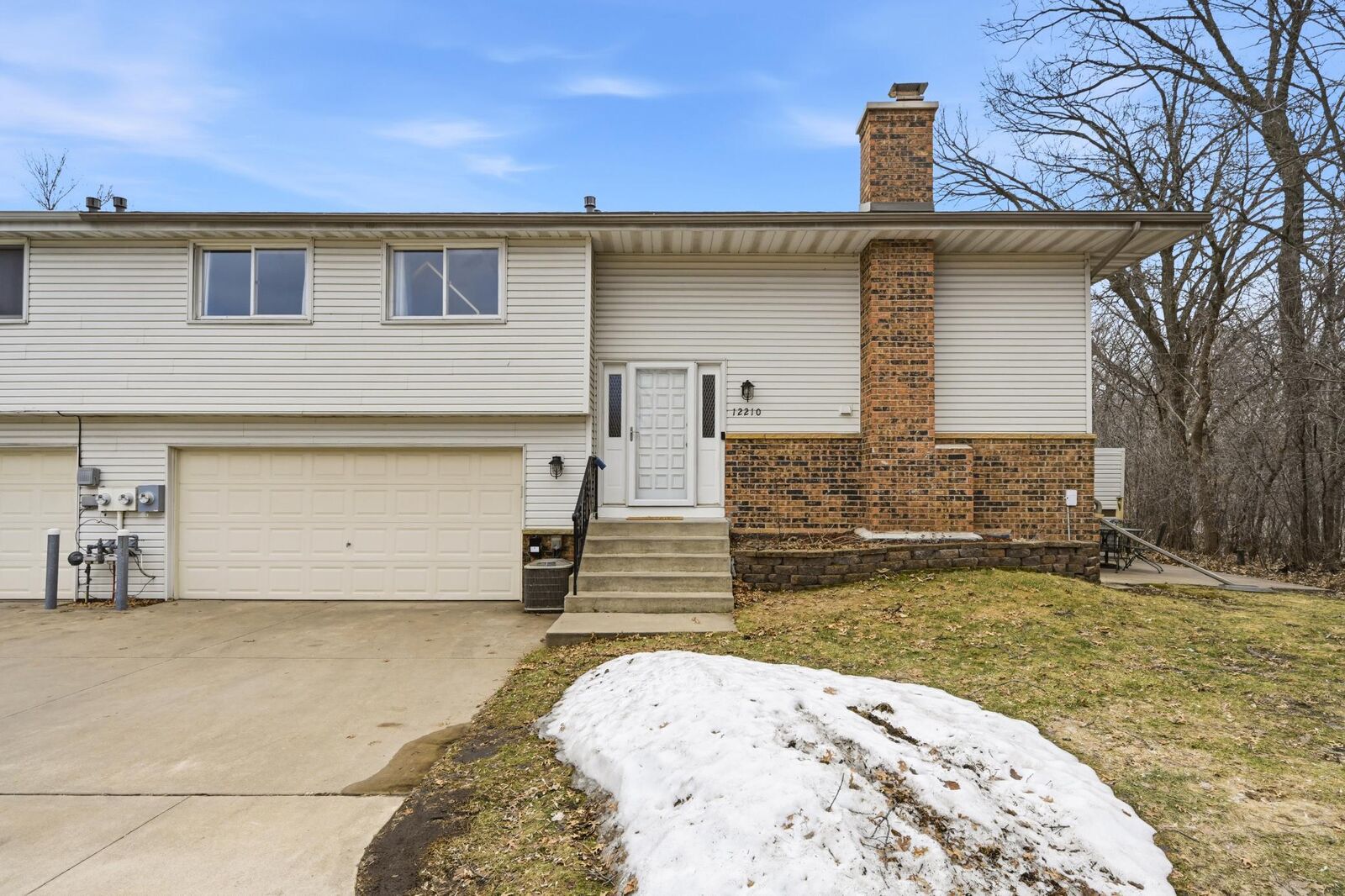 Property Photo:  12210 Oak Leaf Circle  MN 55337 