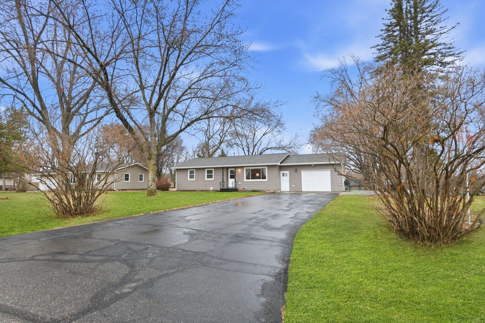 Property Photo: 9658 Crestview Drive MN 56374