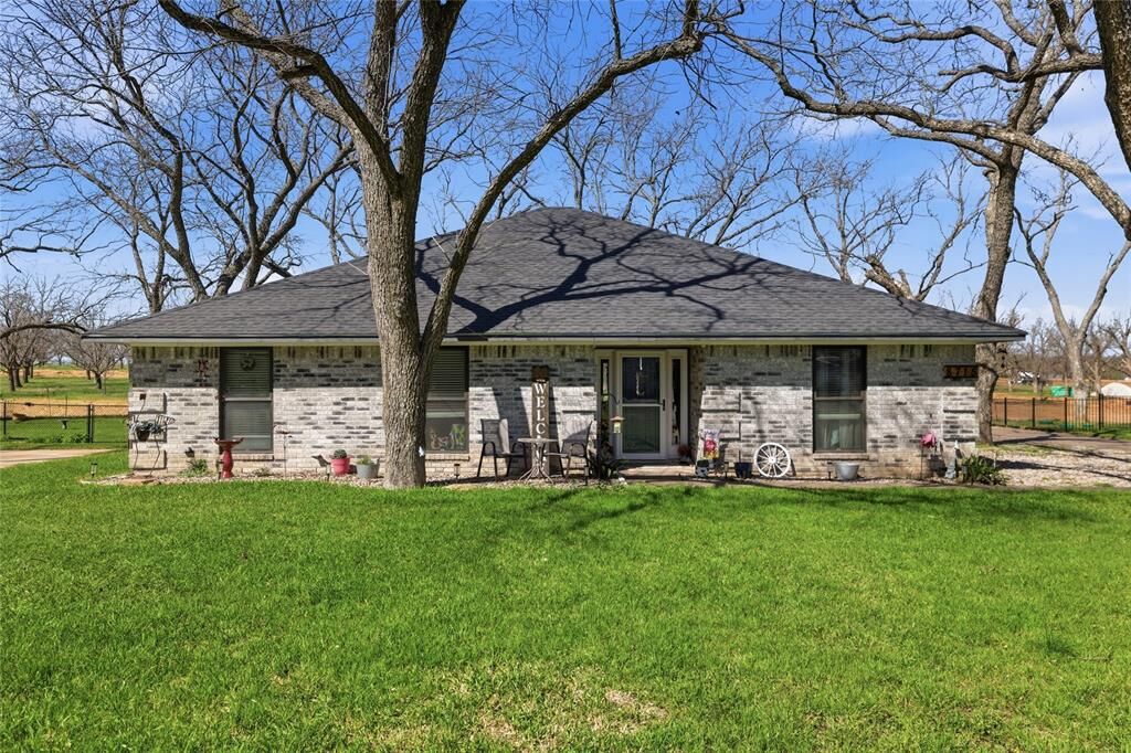 Property Photo: 8715 S Monticello Circle TX 76049