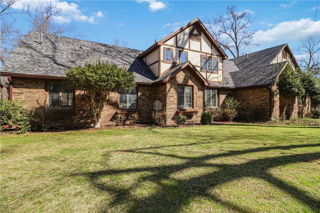 Property Photo: 2701 Inwood Drive AR 72601