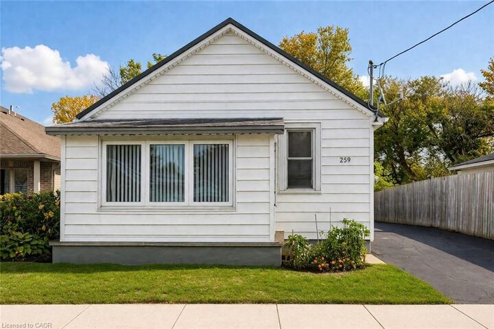 Property Photo:  259 Metcalfe Street N  ON N3Y 3Y1 