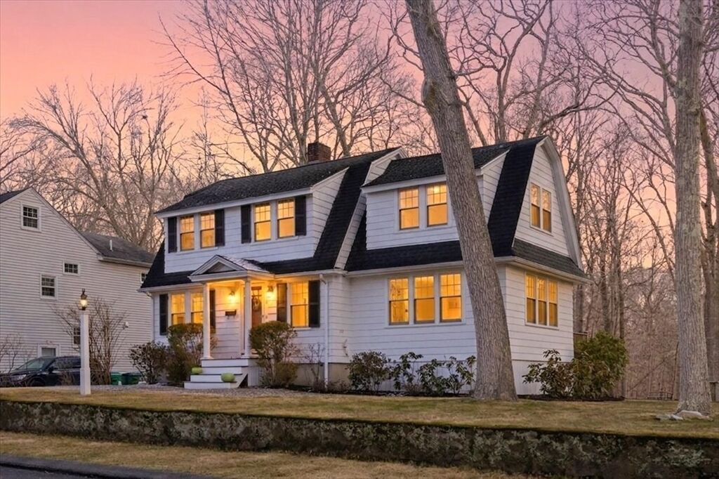 Property Photo:  90 Willow St  MA 02090 