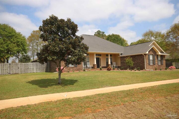 Property Photo: 2626 Wildhurst Trl FL 32571