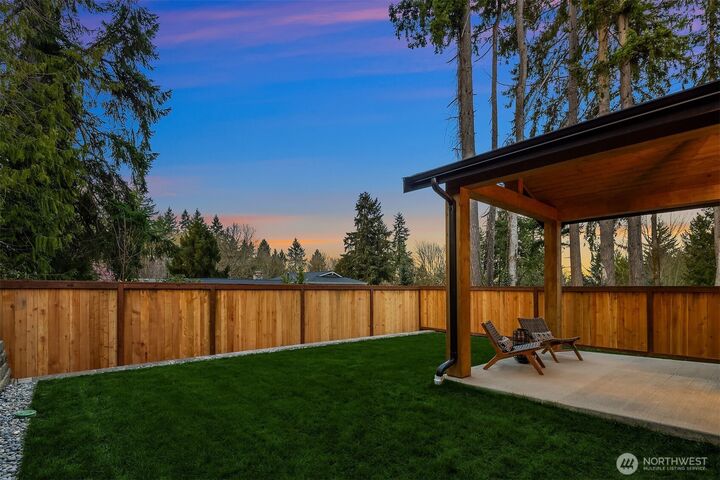 Property Photo:  13728 NE  101st Street  WA 98033 