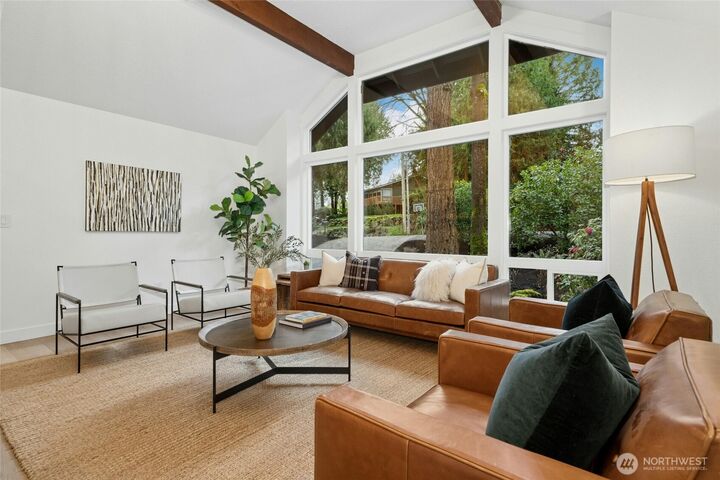 Property Photo:  145  Mt Pilchuck Avenue SW  WA 98027 