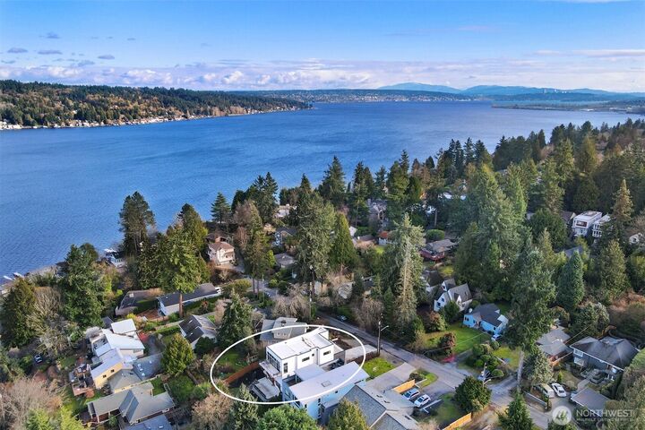 Property Photo: 4224 NE 124th Street WA 98125