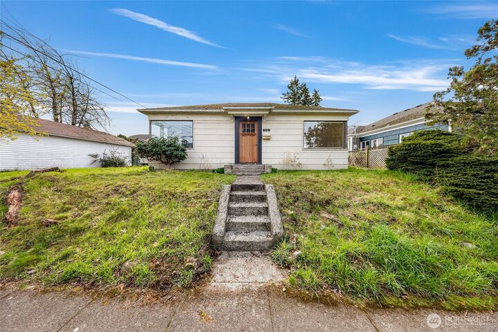 Property Photo:  809 W Connecticut Street  WA 98225 