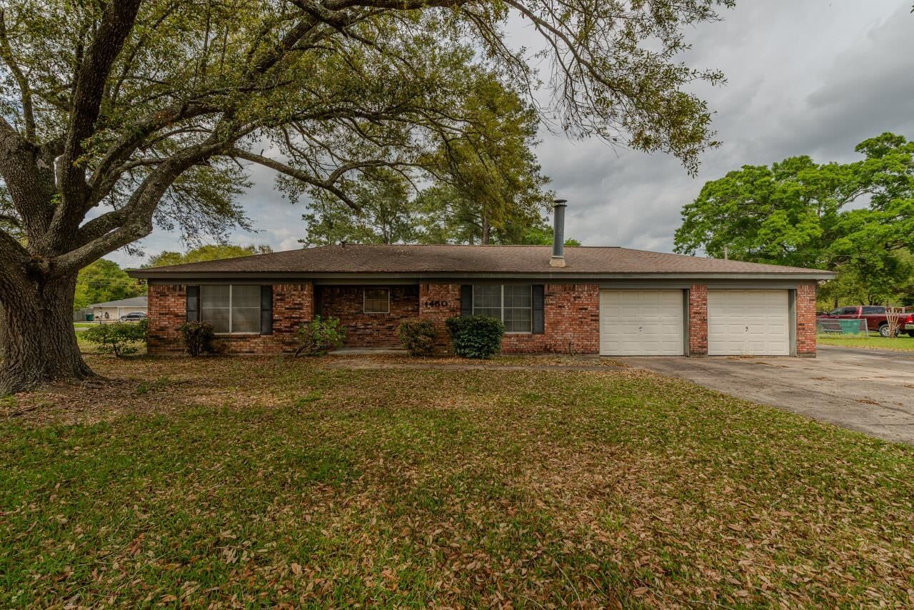 Property Photo: 1450 Bassett St. TX 77632