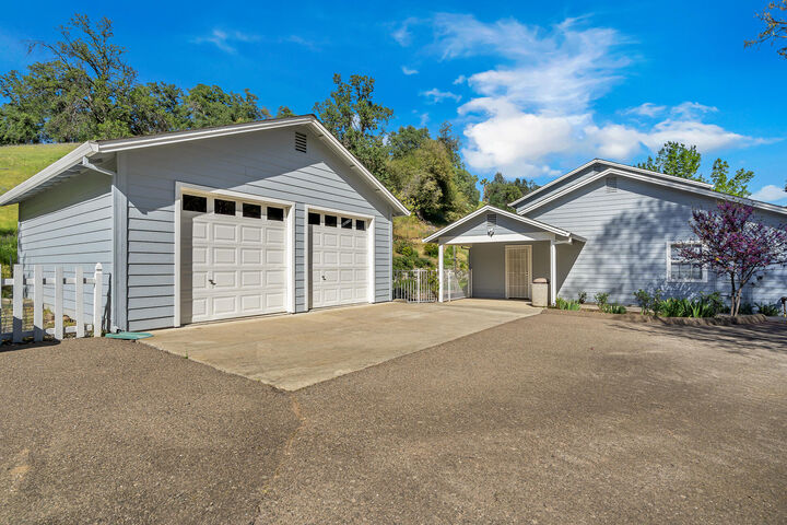 Property Photo: 2350 Puma Trail CA 96001