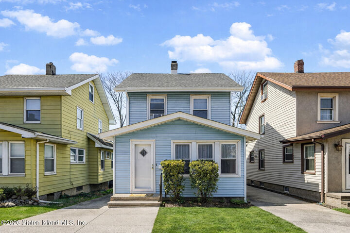 Property Photo:  20 Lester Street  NY 10314 