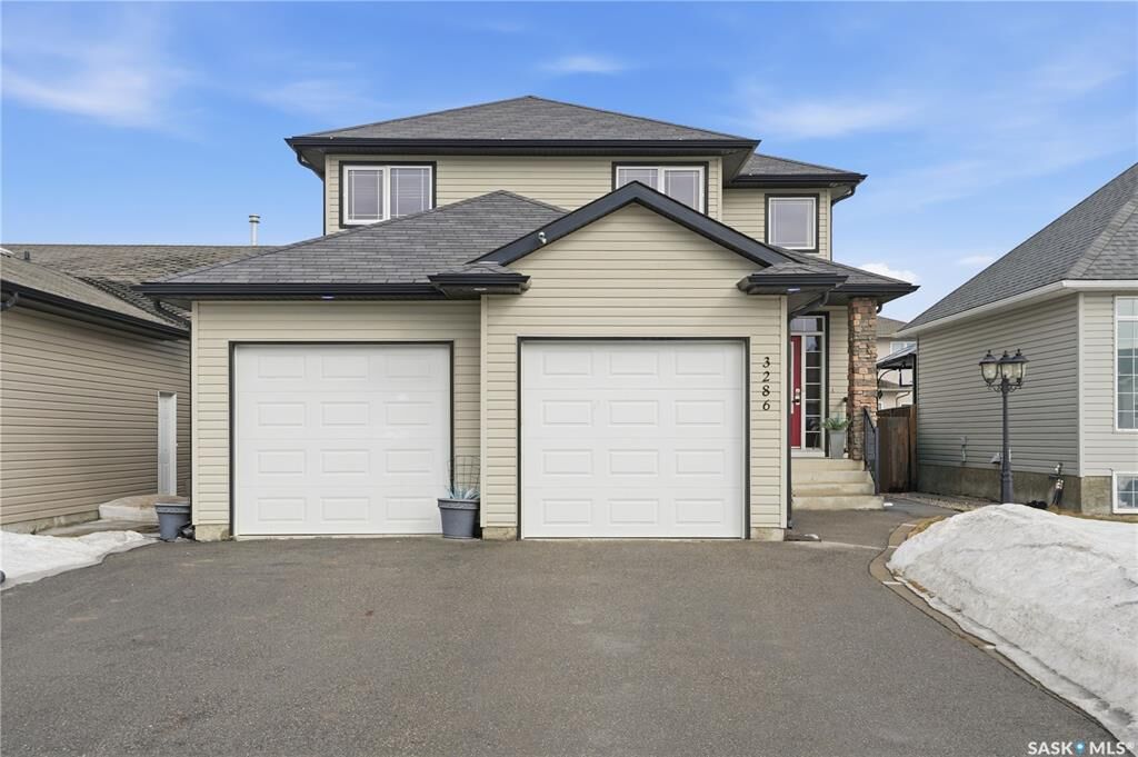 Property Photo: 3286 McClocklin Road SK S7R 0B9