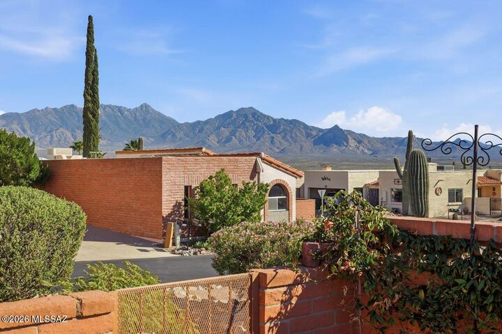 Property Photo:  1331 W Calle Serrano  AZ 85622 