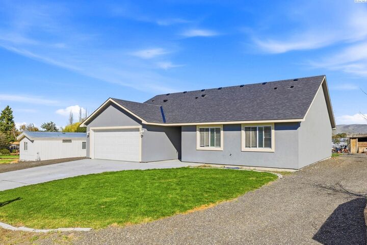 Property Photo: 3902 W Snow Ln WA 99320