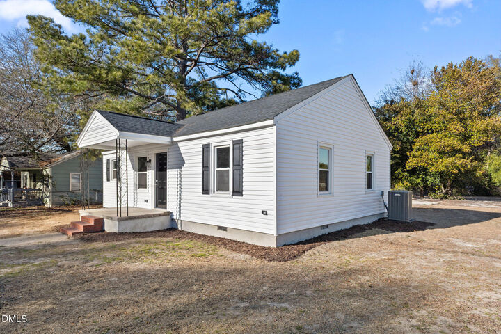 Property Photo: 404 Ladley Street NC 28306