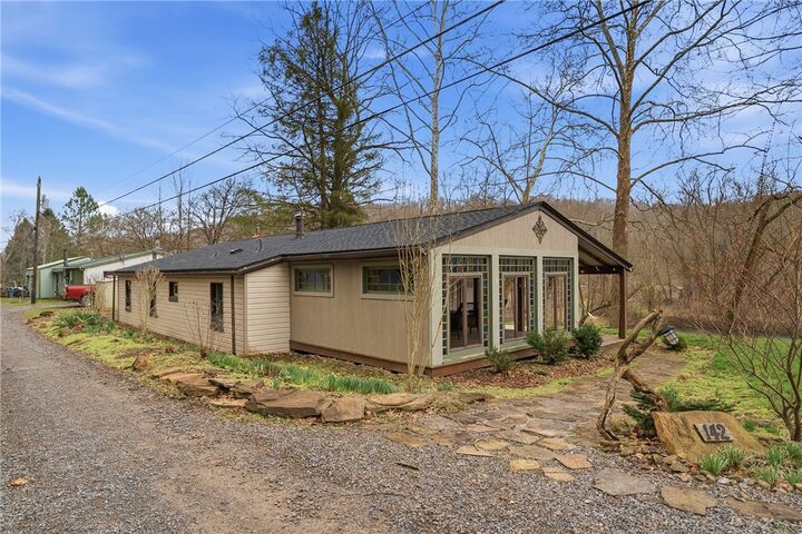 Property Photo:  142 Twin Lakes Dr  PA 16063 