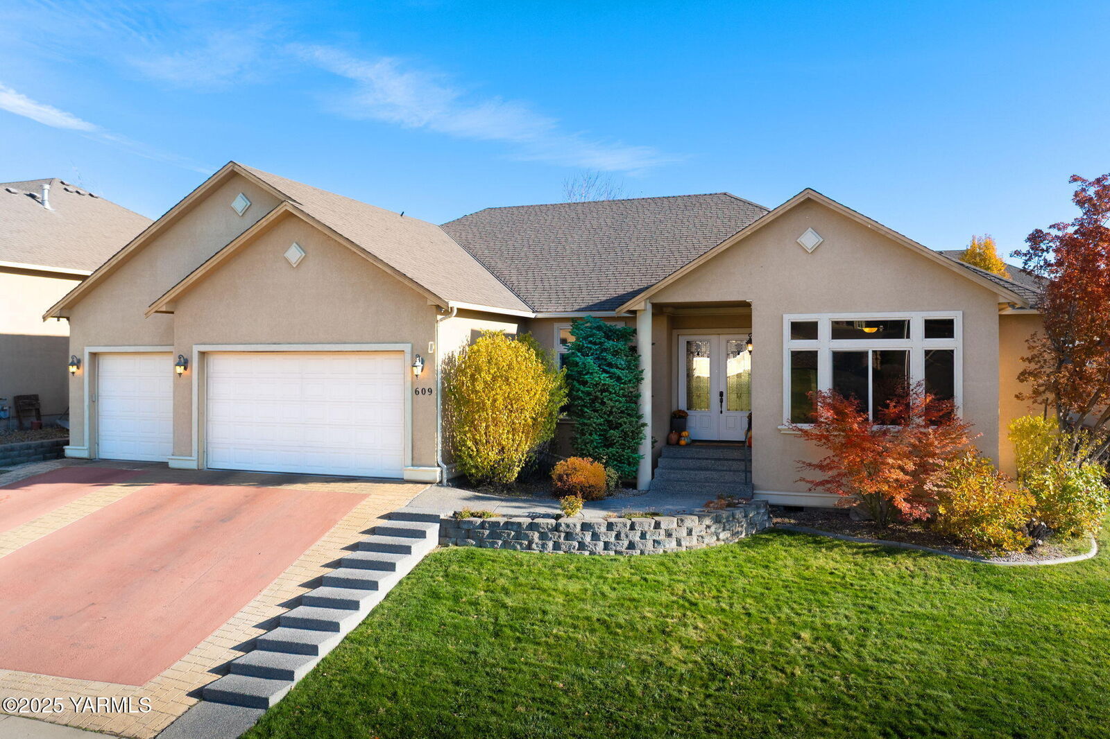 Property Photo:  609 N 74th Ave  WA 98908 