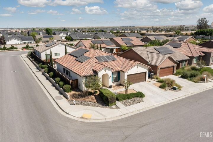 Property Photo:  9500 Laurelwood Court  CA 93263 