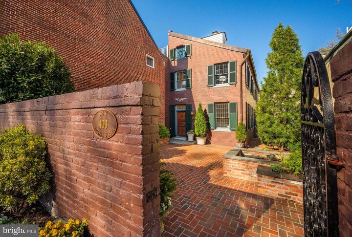 Property Photo: 403 S Fairfax Street VA 22314