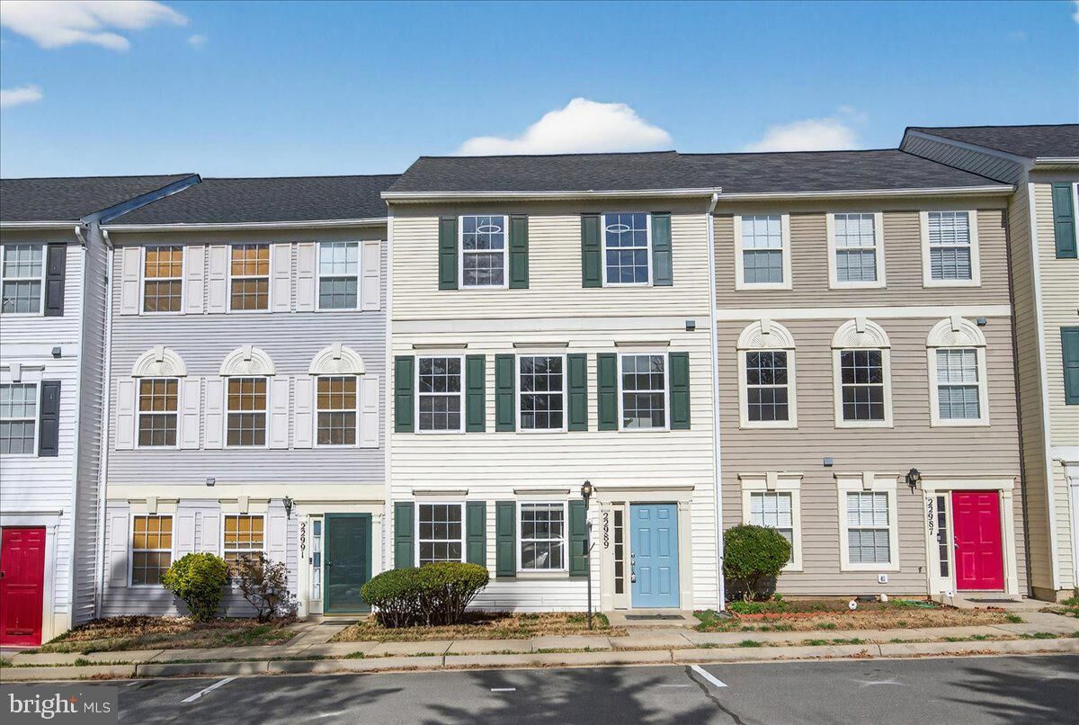 Property Photo: 22989 Whitehall Terrace VA 20166