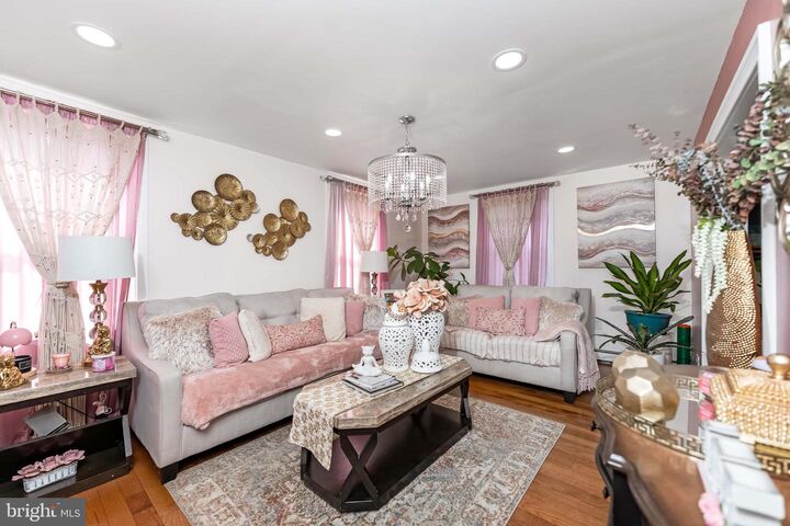 Property Photo:  136 Linglestown Road  PA 17110 