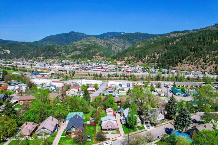 Property Photo:  202 E Market St  ID 83837 