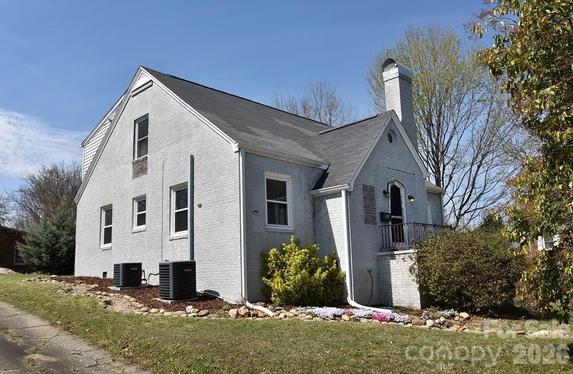 Property Photo: 629 W Council Street NC 28144