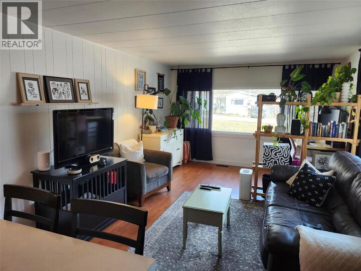 Property Photo:  606 Edward Street East 5  BC V0E 2S0 