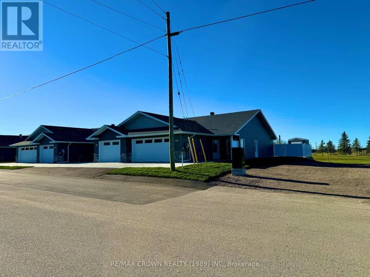 Property Photo: 26 Golf Street ON P5N 3J6