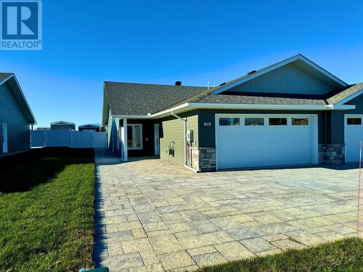 20 Golf Street — photo 1