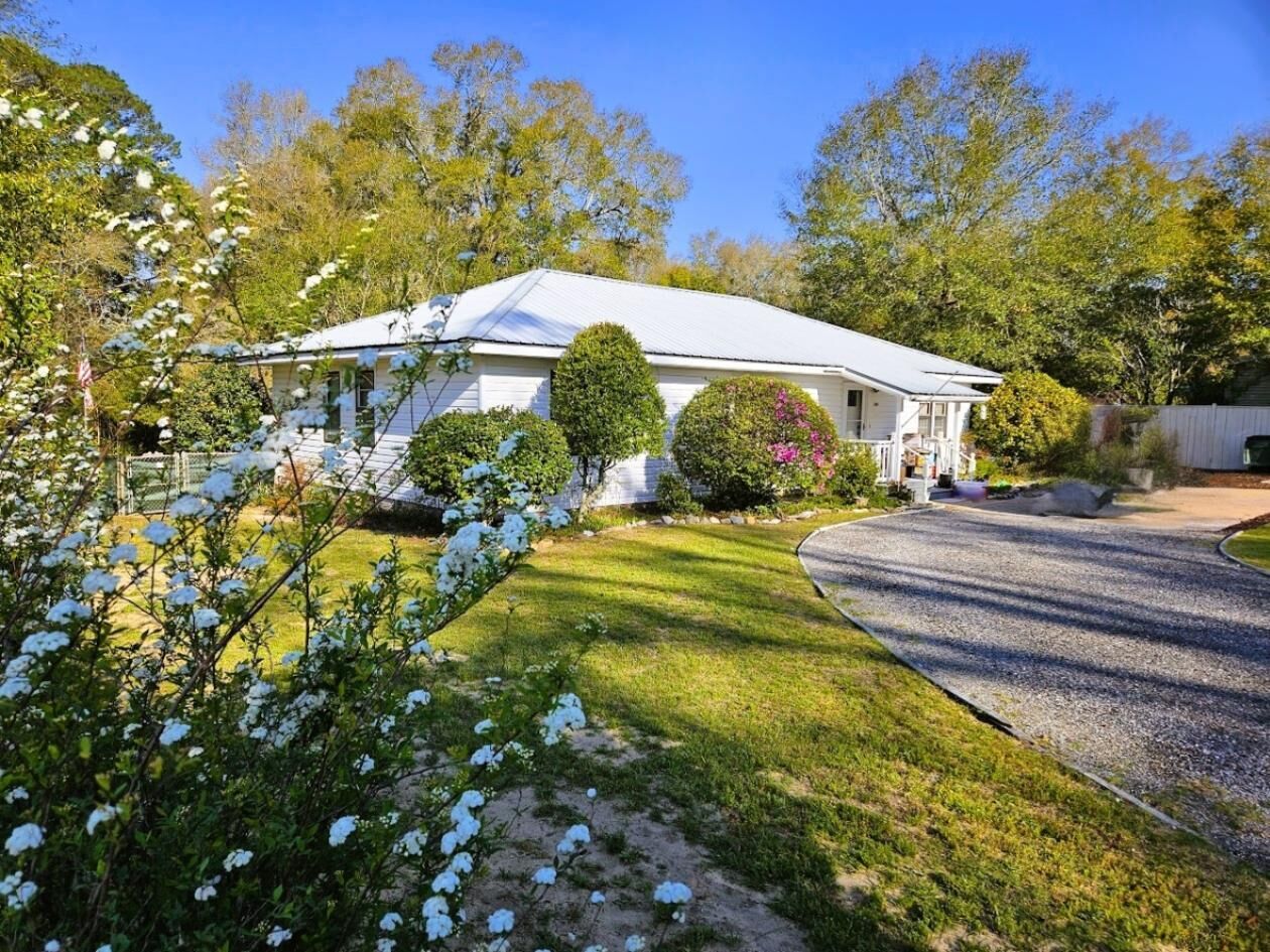 Property Photo:  164 S 13th Street  FL 32435 