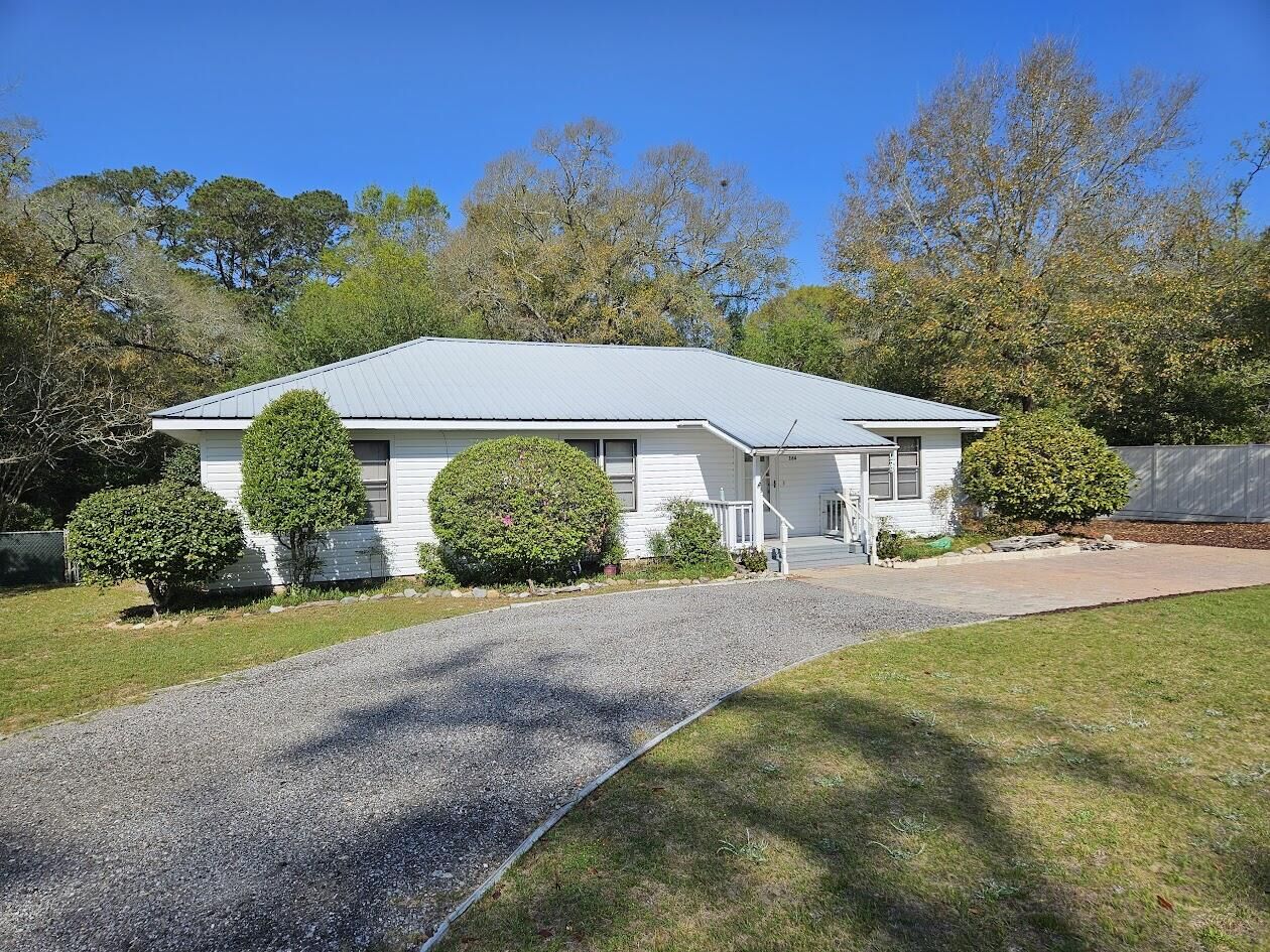 Property Photo: 164 S 13th Street FL 32435