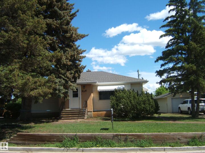 Property Photo: 5023 50 Street AB T0B 4K0