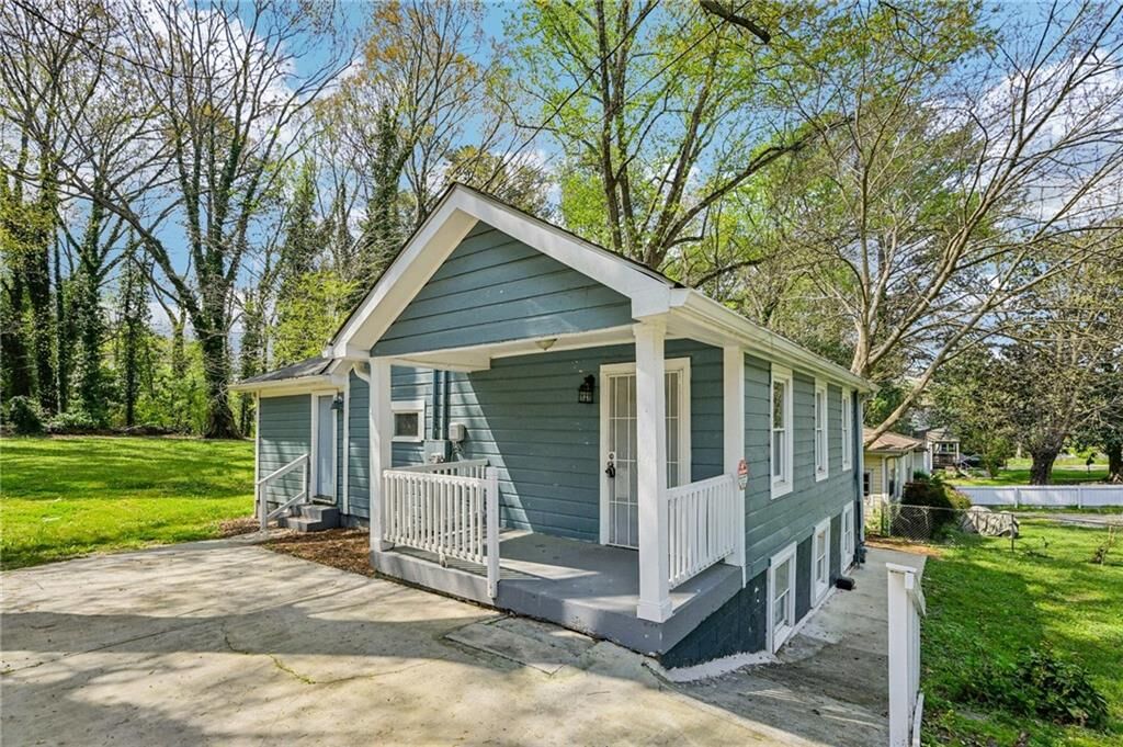 Property Photo:  1914 North Avenue NW  GA 30318 