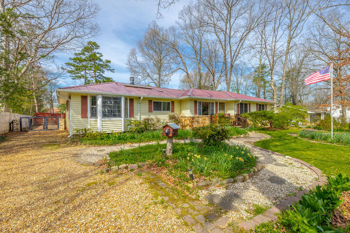 Property Photo:  607 Carolina Avenue  TN 37377 