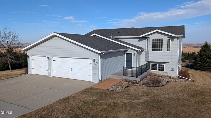 Property Photo:  2710 Big Sky Circle  ND 58503 