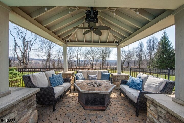 Property Photo:  5 Tracey Ln  NJ 07828 