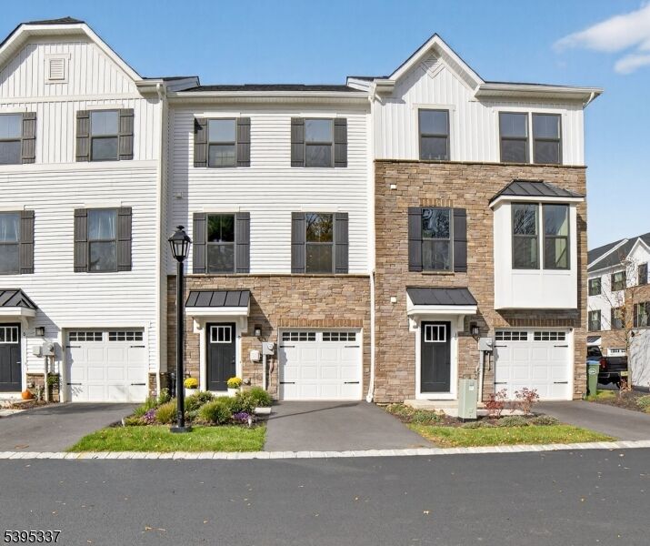 Property Photo:  9 Saw Mill Cir  NJ 07840 