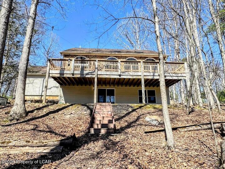 Property Photo: 134 Arapahoe Lane PA 18202