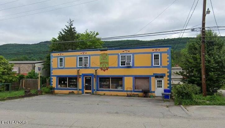 Property Photo:  1310 S Roane St  TN 37748 