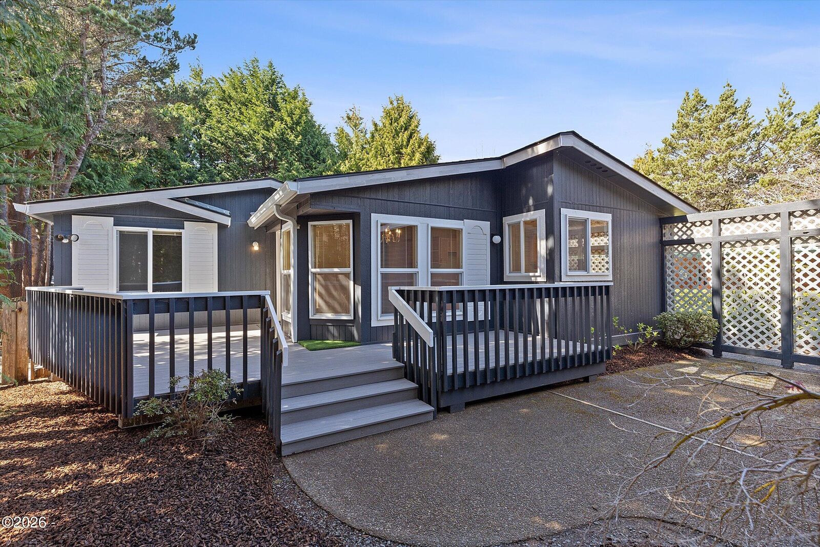 Property Photo:  395 Seagrove Loop  OR 97367 