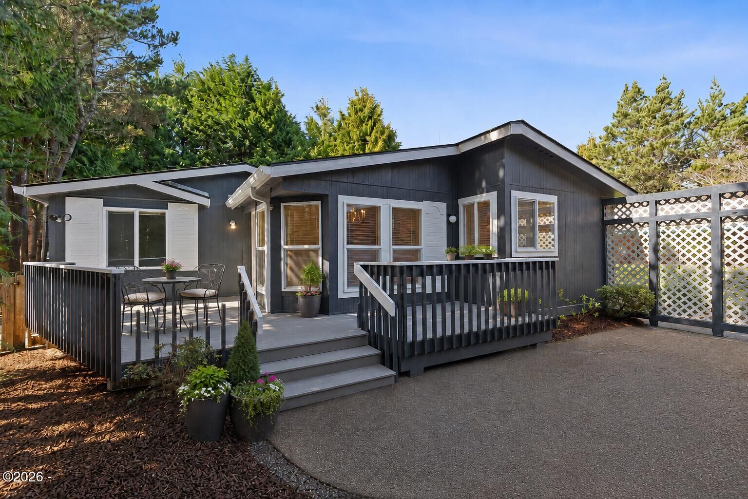Property Photo:  395 Seagrove Loop  OR 97367 