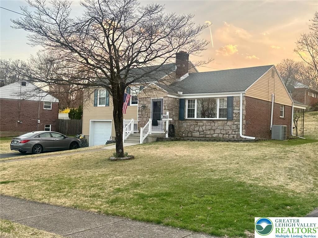 Property Photo:  903 Highland Avenue  PA 18018 