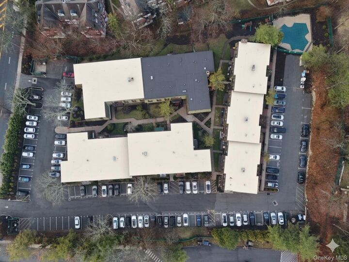 Property Photo:  555 Central Park Avenue 125  NY 10583 