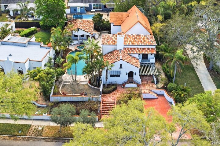 Property Photo:  1529 Maple Street  FL 33755 